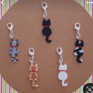 Flat beaded kitten keychain charms